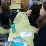 Los alumnos y alumnas del Colegio Rafaela María de Valladolid aprenden con un dominó decimal.