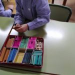 Matemáticas manipulativas en 1º de primaria del Colegio Rafaela María de Valladolid.