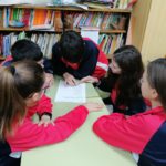 Los alumnos y alumnas de 6º de primaria del Colegio Rafaela María se enfrentan a un reto sobre sinónimos.