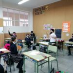 Los alumnos y alumnas de 5º de primaria del Colegio Rafaela María de Valladolid debaten con la actividad "Barca salvavidas".