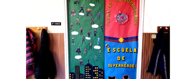 Los alumnos y alumnas de 6º de Primaria del Colegio Rafaela María decoran la puerta de clase.