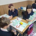 Los alumnos y alumnas de quinto de primaria del Colegio Rafaela María de Valladolid trabajan mediante grupos de expertos.