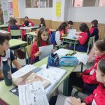 Los alumnos y alumnas de sexto de primaria del Colegio Rafaela María de Valladolid comparten lo aprendido de la Edad Contemporánea.