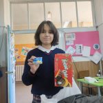 Los alumnos y alumnas de sexto de primaria del Colegio Rafaela María de Valladolid analizan los componentes de alimentos.