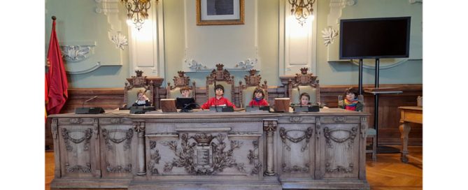 Los alumnos y alumnas de tercero de primaria del Colegio Rafaela María de Valladolid han visitado el Ayuntamiento y aledaños.