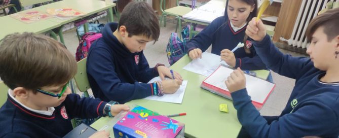 Los alumnos y alumnas de sexto de primaria del Colegio Rafaela María de Valladolid trabajan el cálculo de volúmenes.